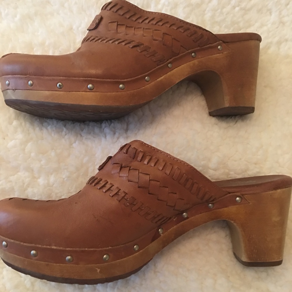 Women's UGG clogs